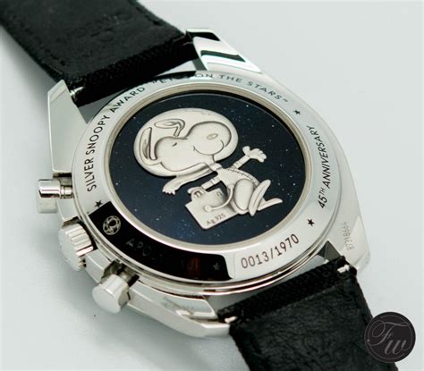 omega-speedmaster-apollo-13-silver-snoopy-award replica